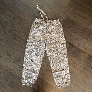 Aerie Leopard linen pants w/ cargo pockets